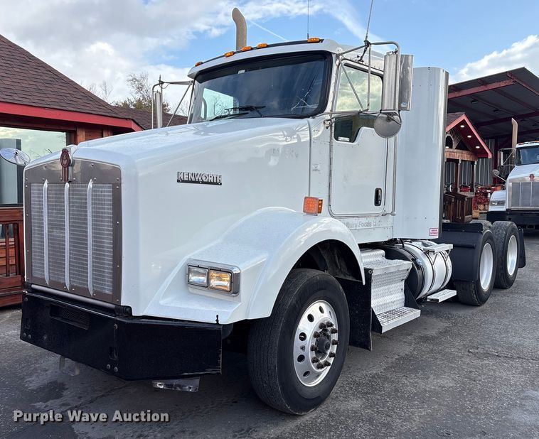 image for item EU7357 2016 Kenworth T800 semi truck