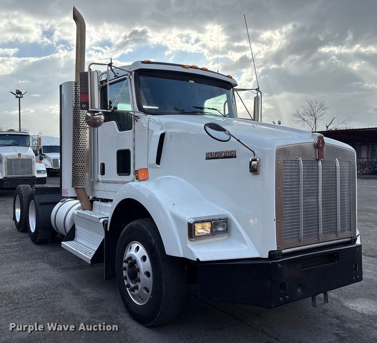 image for item EU7357 2016 Kenworth T800 semi truck