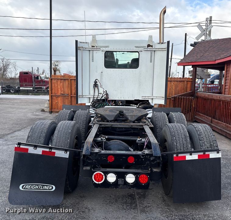 image for item EU7357 2016 Kenworth T800 semi truck