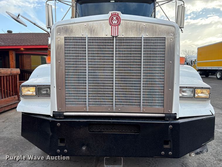 image for item EU7357 2016 Kenworth T800 semi truck