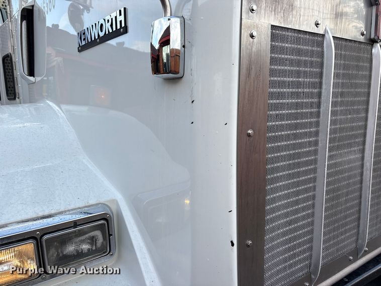 image for item EU7357 2016 Kenworth T800 semi truck