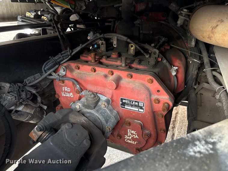 image for item EU7357 2016 Kenworth T800 semi truck