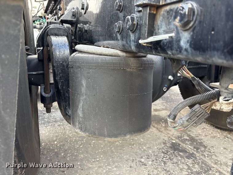 image for item EU7357 2016 Kenworth T800 semi truck