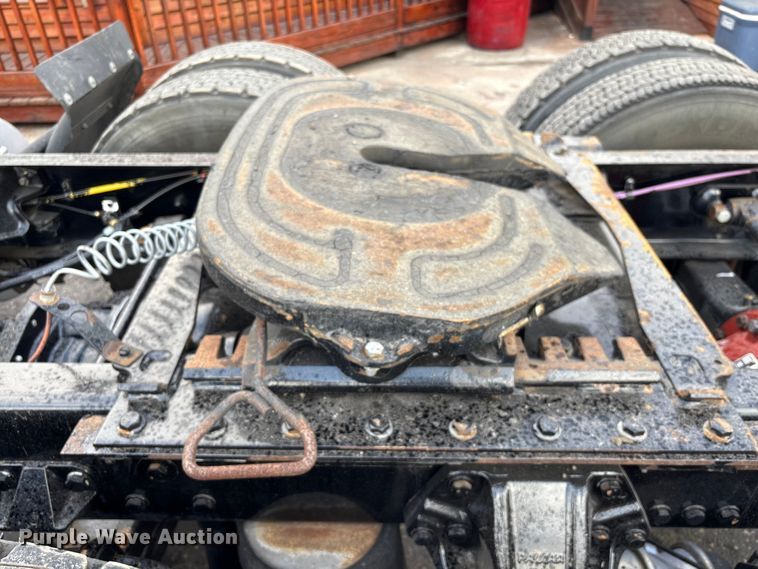 image for item EU7357 2016 Kenworth T800 semi truck