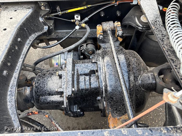 image for item EU7357 2016 Kenworth T800 semi truck