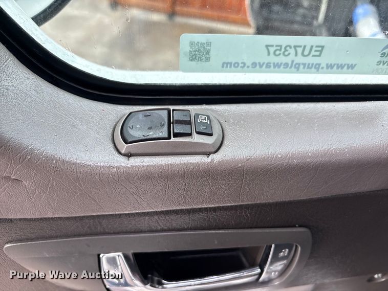 image for item EU7357 2016 Kenworth T800 semi truck