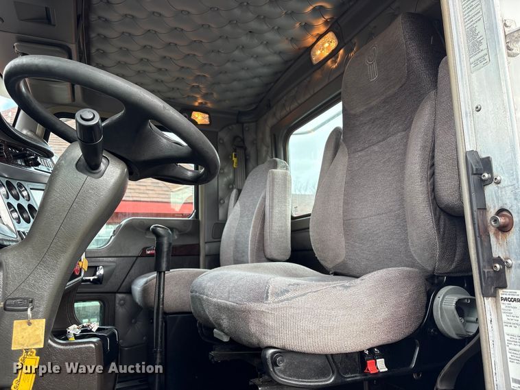 image for item EU7357 2016 Kenworth T800 semi truck