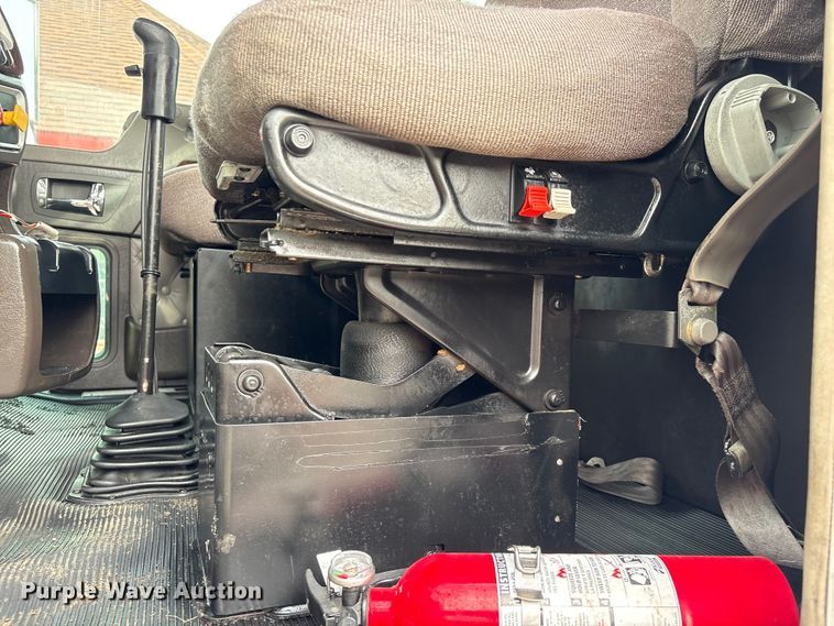 image for item EU7357 2016 Kenworth T800 semi truck