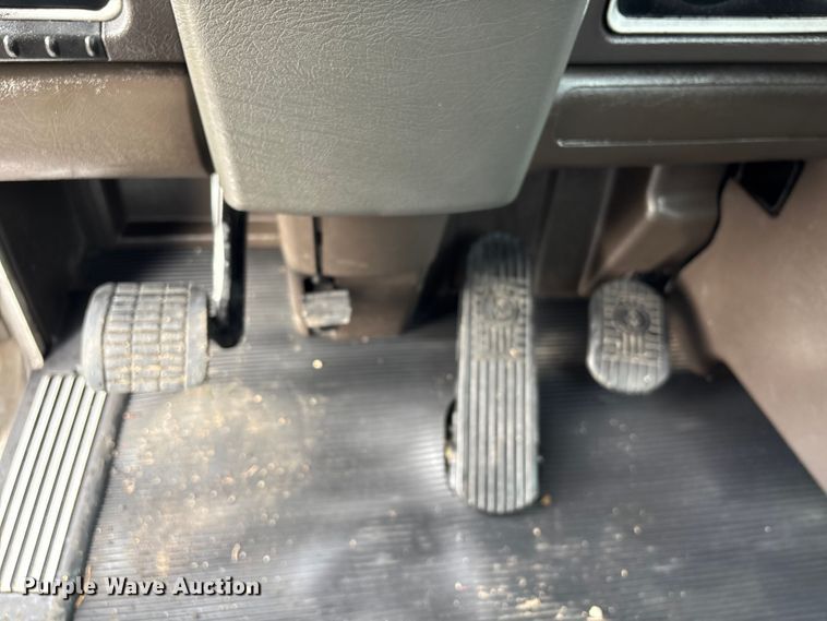 image for item EU7357 2016 Kenworth T800 semi truck