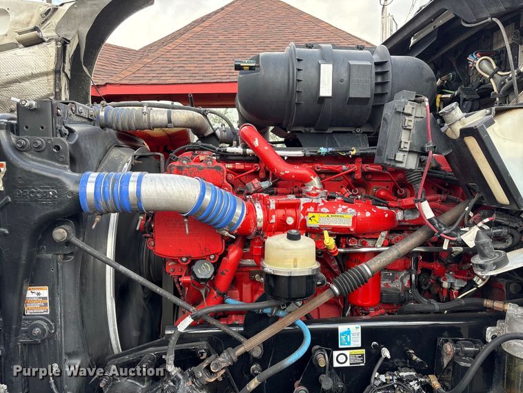 image for item EU7357 2016 Kenworth T800 semi truck