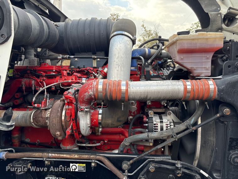 image for item EU7357 2016 Kenworth T800 semi truck