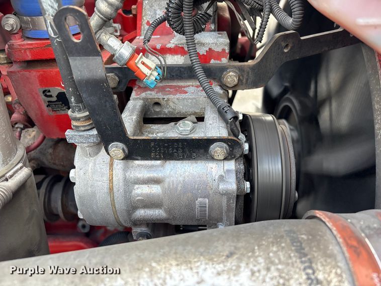 image for item EU7357 2016 Kenworth T800 semi truck