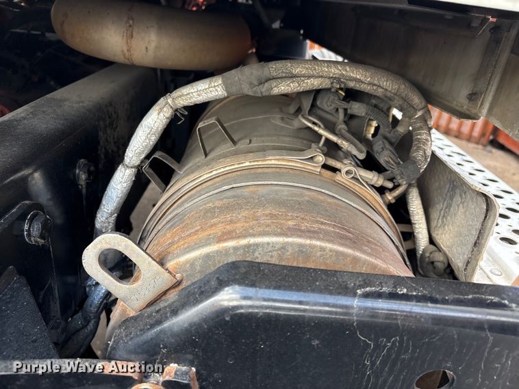 image for item EU7357 2016 Kenworth T800 semi truck