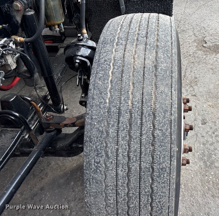 image for item EU7357 2016 Kenworth T800 semi truck