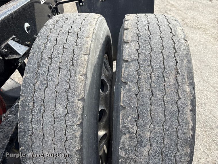 image for item EU7357 2016 Kenworth T800 semi truck