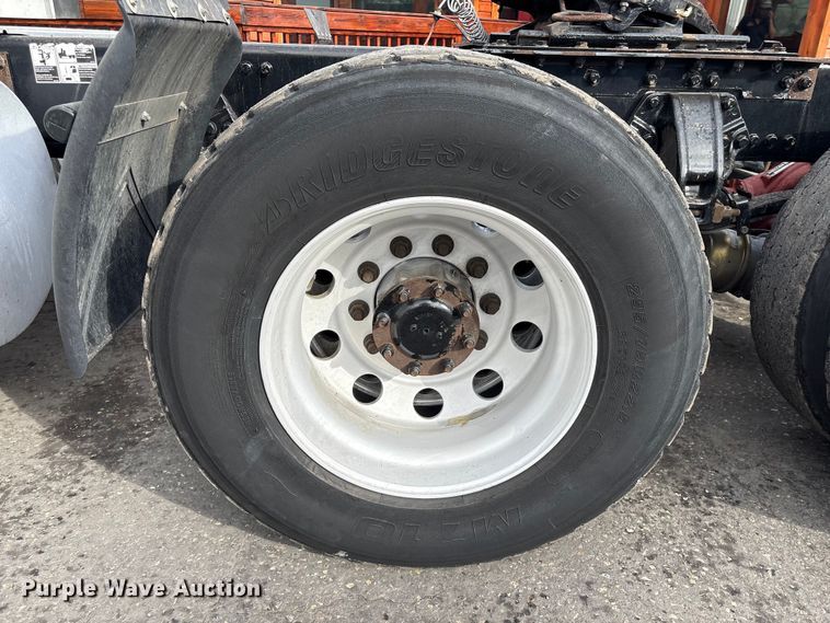 image for item EU7357 2016 Kenworth T800 semi truck