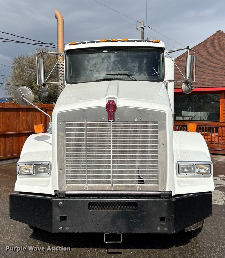 image for item EU7358 2016 Kenworth T800 semi truck
