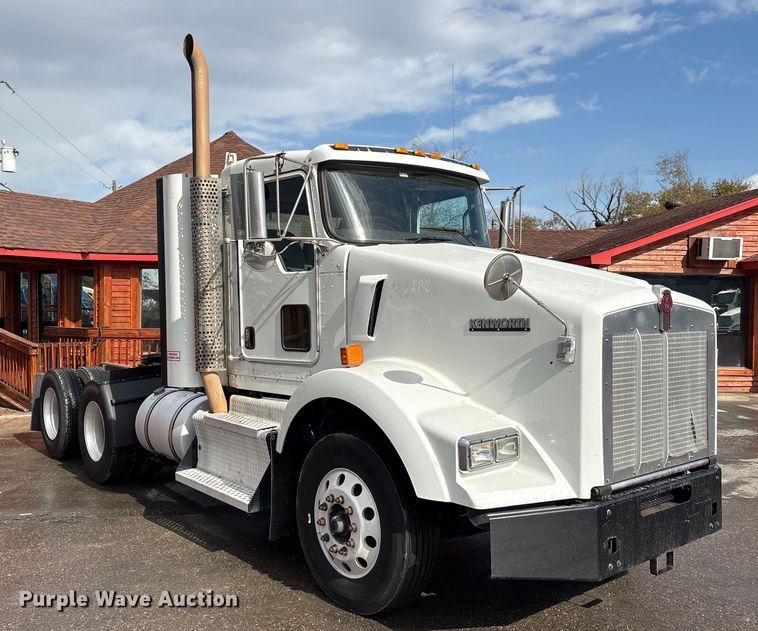 image for item EU7358 2016 Kenworth T800 semi truck