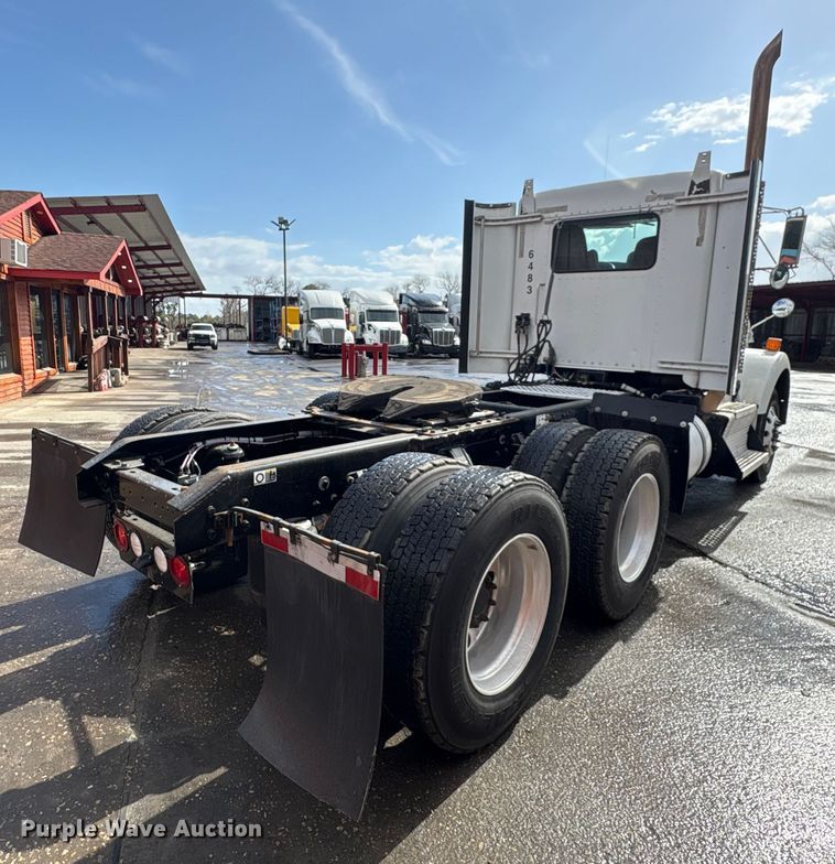 image for item EU7358 2016 Kenworth T800 semi truck