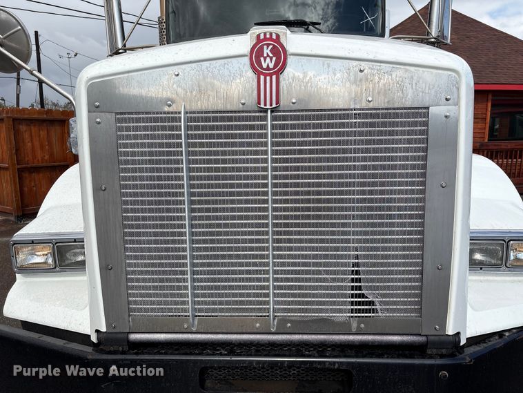 image for item EU7358 2016 Kenworth T800 semi truck