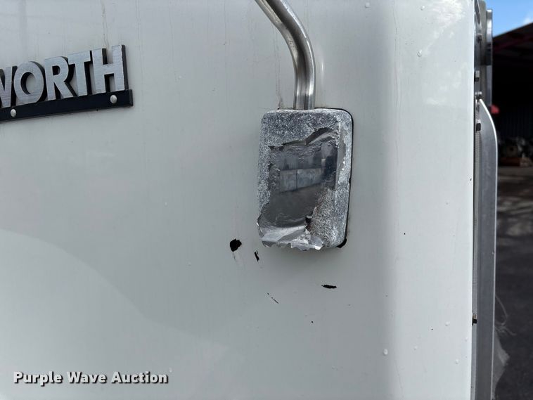 image for item EU7358 2016 Kenworth T800 semi truck