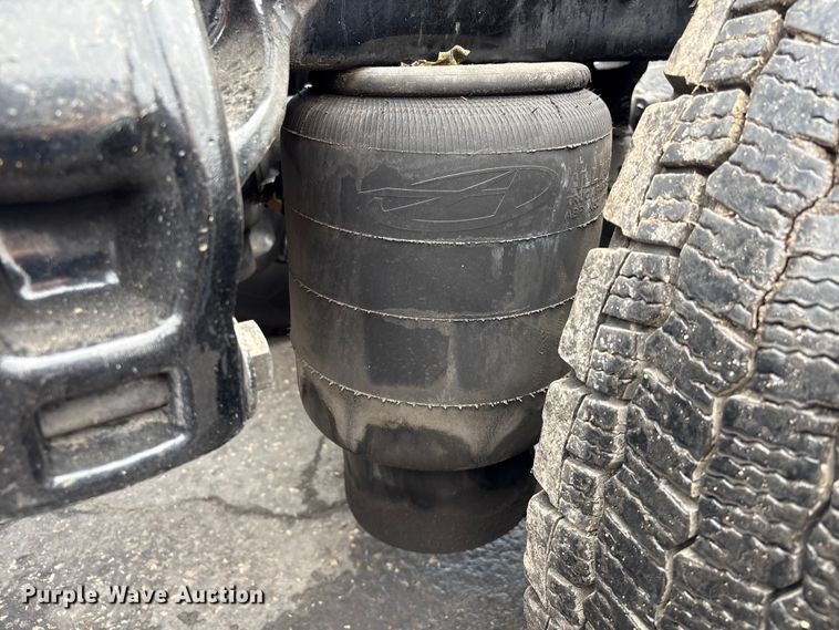 image for item EU7358 2016 Kenworth T800 semi truck