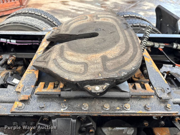 image for item EU7358 2016 Kenworth T800 semi truck