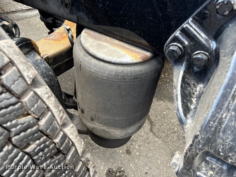 image for item EU7358 2016 Kenworth T800 semi truck