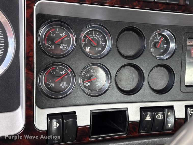 image for item EU7358 2016 Kenworth T800 semi truck