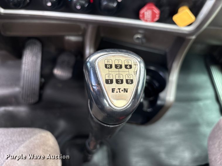 image for item EU7358 2016 Kenworth T800 semi truck