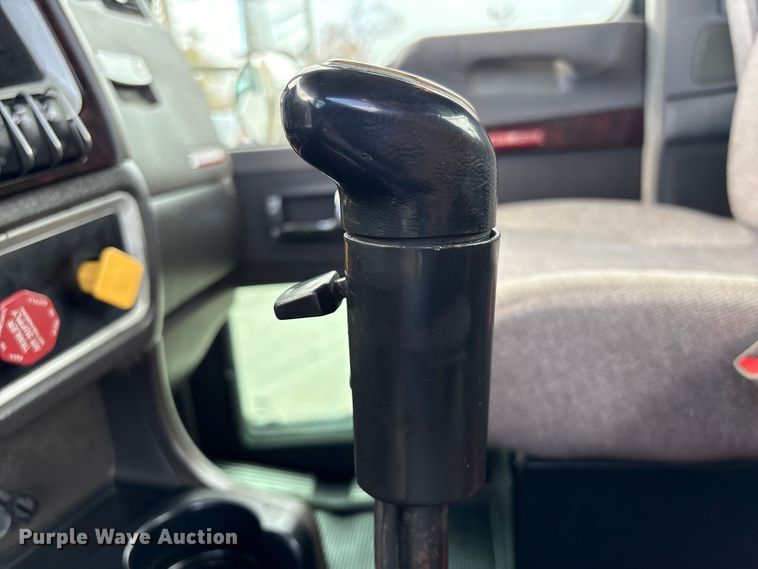 image for item EU7358 2016 Kenworth T800 semi truck