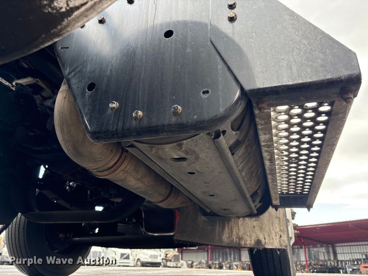 image for item EU7358 2016 Kenworth T800 semi truck