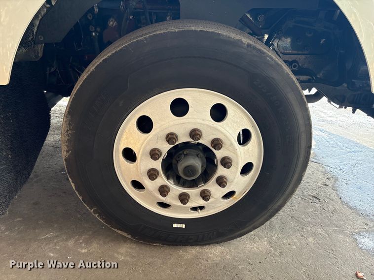 image for item EU7358 2016 Kenworth T800 semi truck