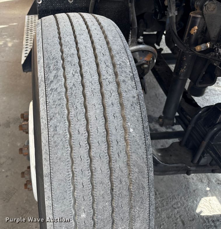 image for item EU7358 2016 Kenworth T800 semi truck