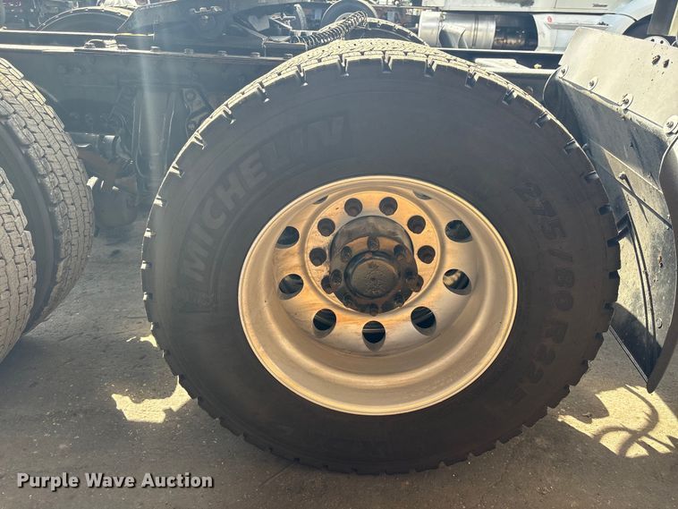 image for item EU7358 2016 Kenworth T800 semi truck