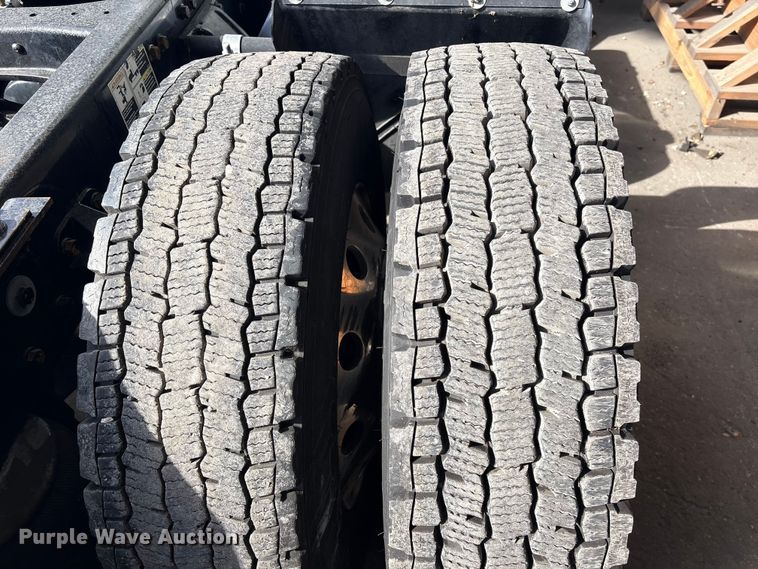 image for item EU7358 2016 Kenworth T800 semi truck