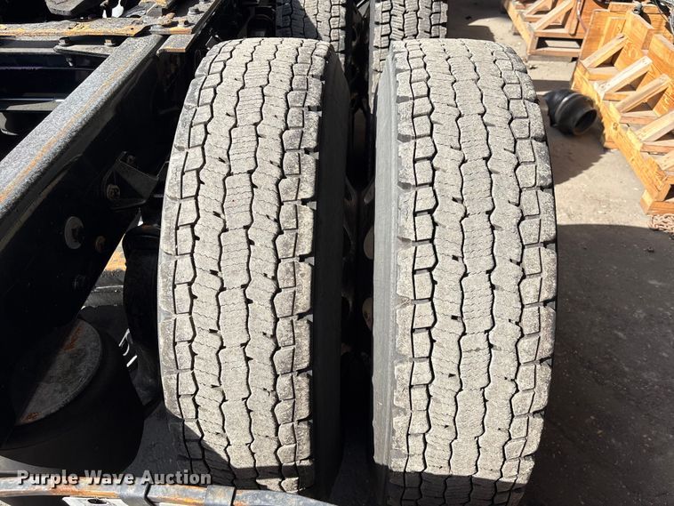 image for item EU7358 2016 Kenworth T800 semi truck