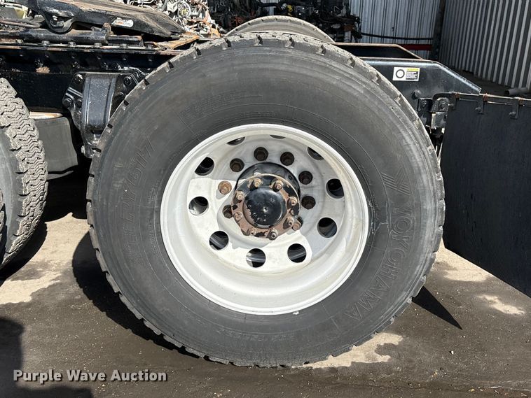 image for item EU7358 2016 Kenworth T800 semi truck