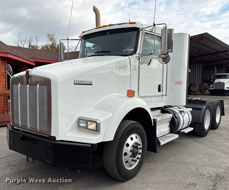 image for item EU7359 2016 Kenworth T800 semi truck