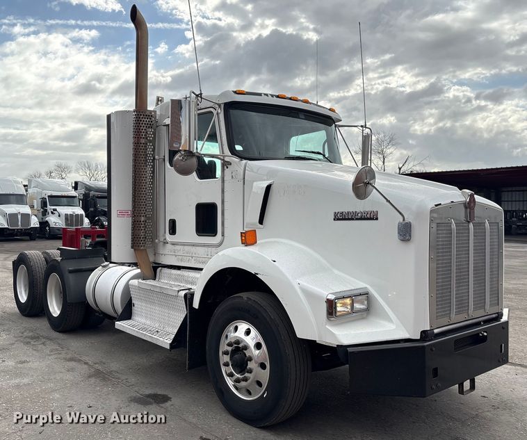 image for item EU7359 2016 Kenworth T800 semi truck