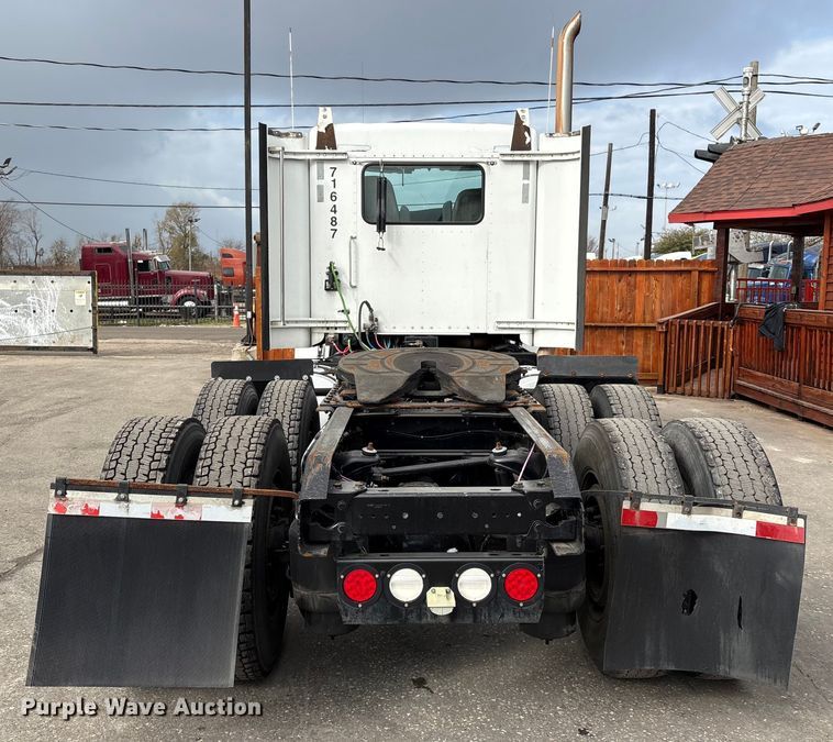 image for item EU7359 2016 Kenworth T800 semi truck