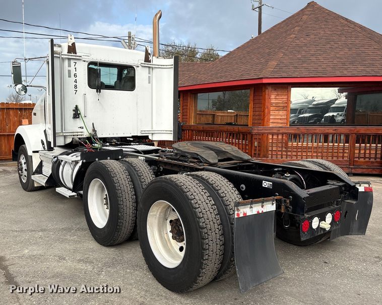 image for item EU7359 2016 Kenworth T800 semi truck