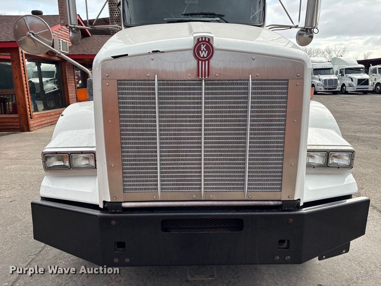 image for item EU7359 2016 Kenworth T800 semi truck