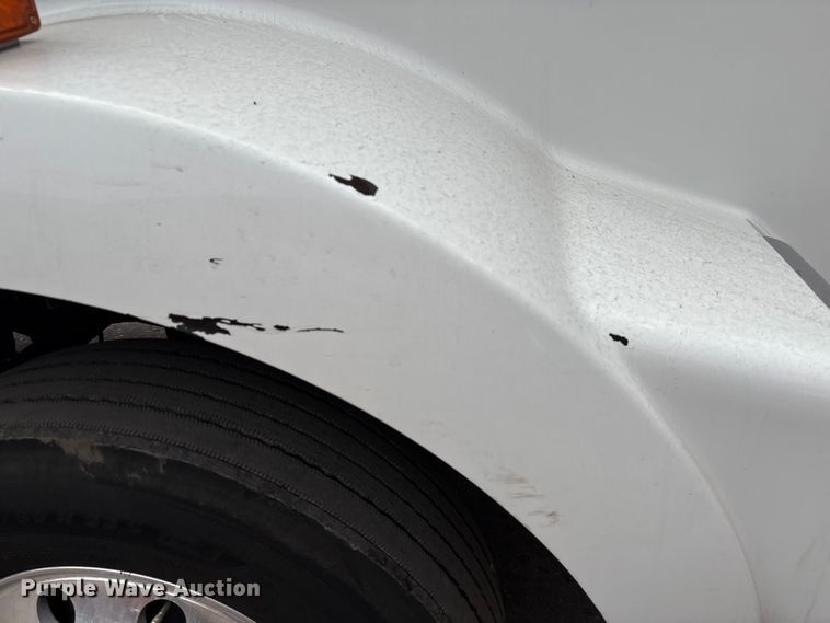 image for item EU7359 2016 Kenworth T800 semi truck