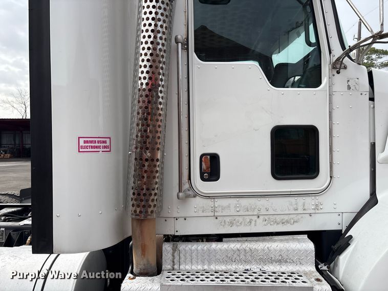 image for item EU7359 2016 Kenworth T800 semi truck