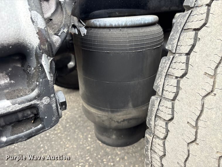 image for item EU7359 2016 Kenworth T800 semi truck