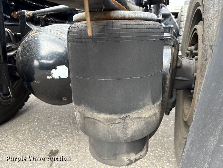 image for item EU7359 2016 Kenworth T800 semi truck