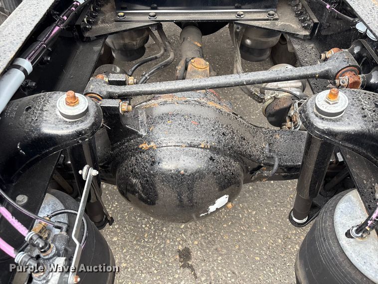 image for item EU7359 2016 Kenworth T800 semi truck