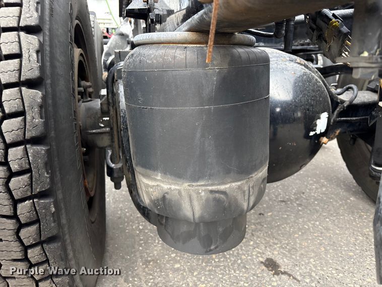 image for item EU7359 2016 Kenworth T800 semi truck