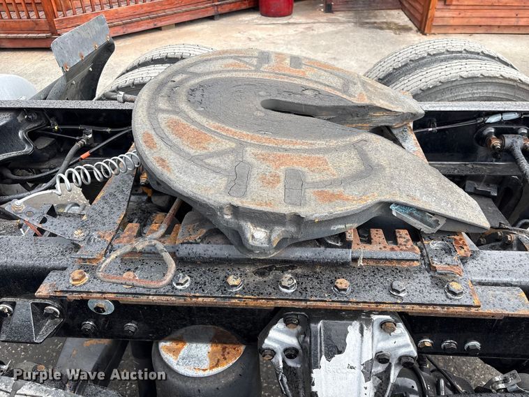 image for item EU7359 2016 Kenworth T800 semi truck